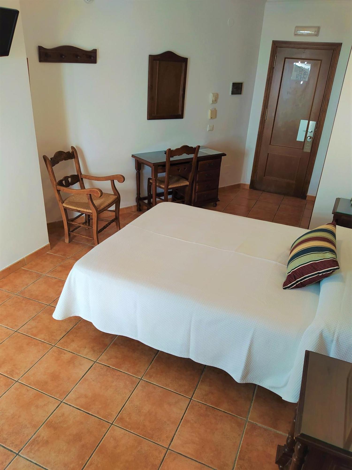Hostal Marissal By Dorobe Nerja Oda fotoğraf